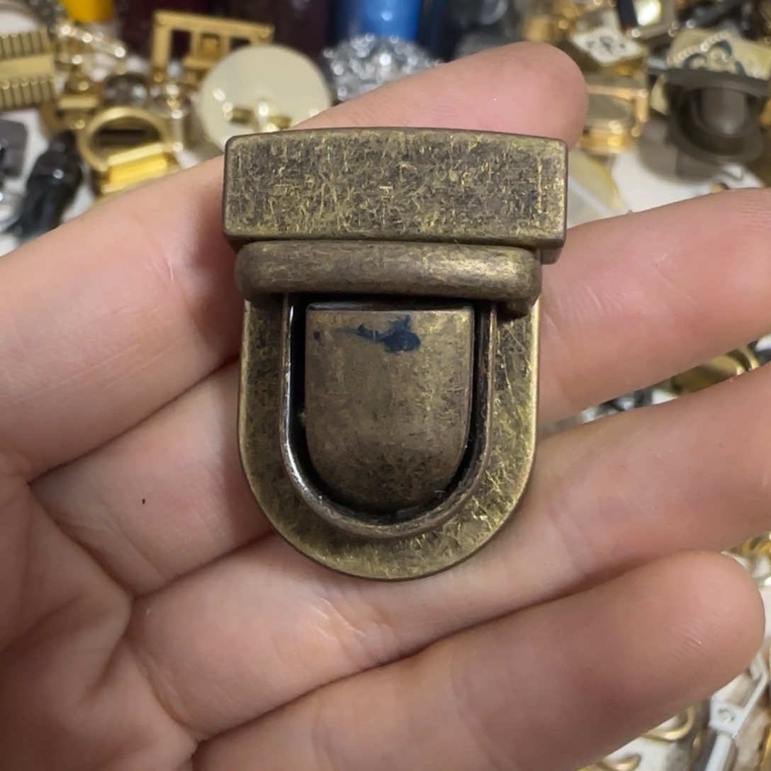 古铜色插锁24元4个.