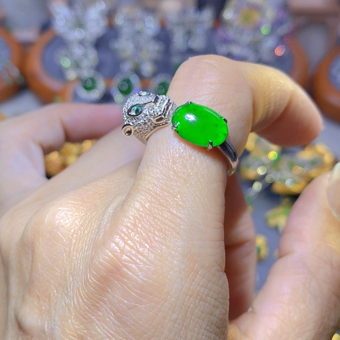 翡翠颈饰银S925镶嵌天然翡翠