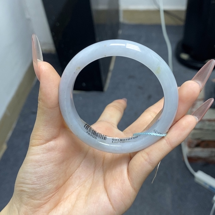 翡翠手镯未镶嵌56圈口