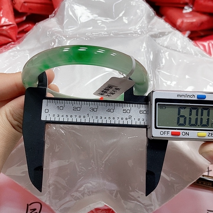 翡翠手镯未镶嵌89