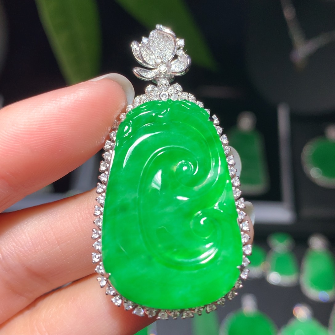 翡翠颈饰18K金镶嵌翡翠