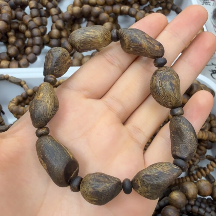 沉香手串绿奇楠大树丁留疤沉水单圈