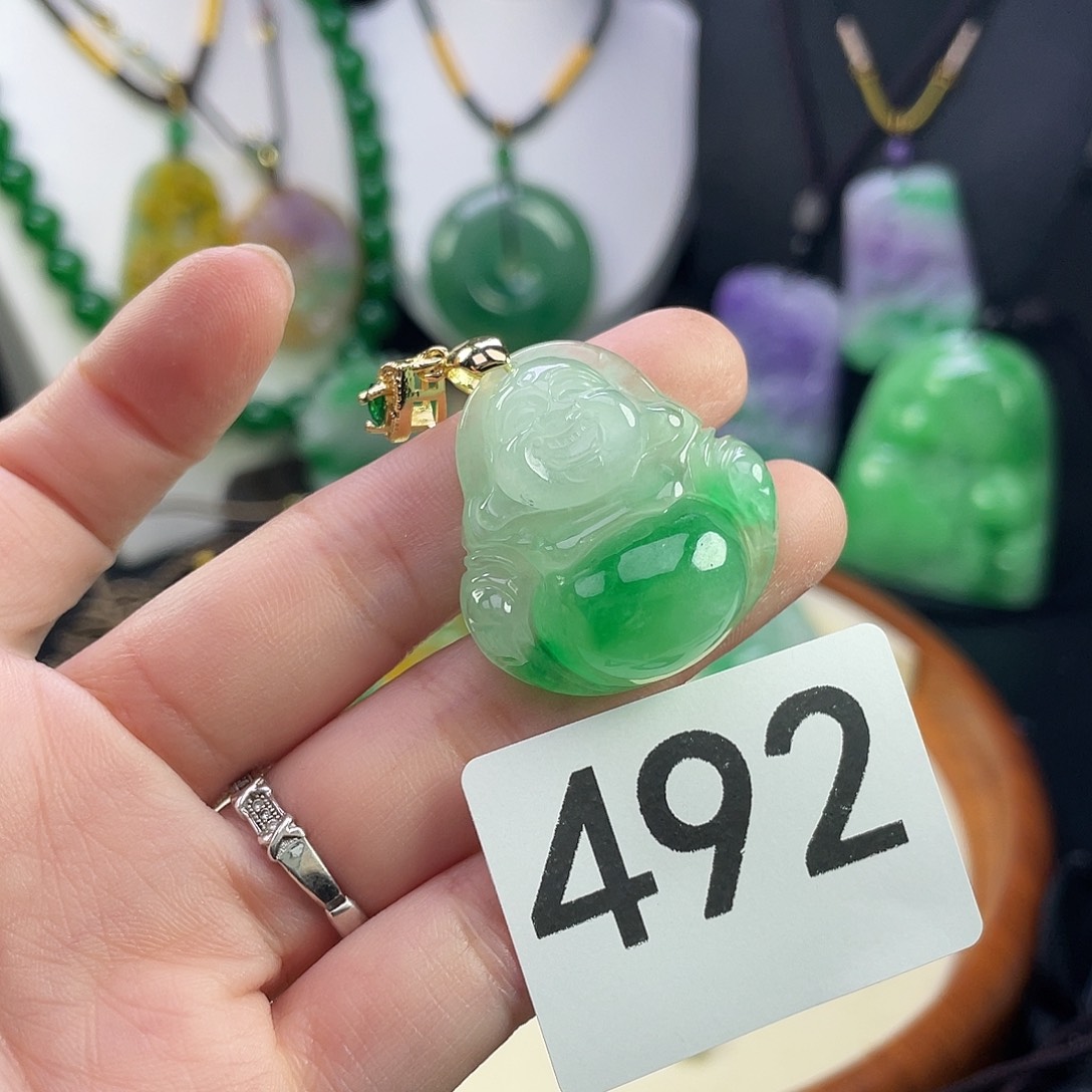 翡翠未镶嵌吊坠(赠链)