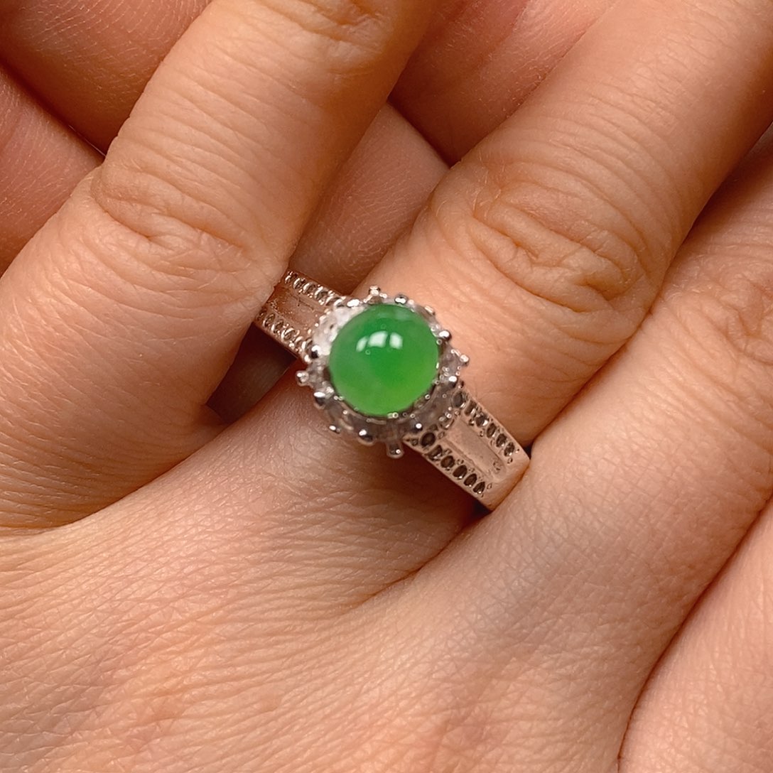 翡翠耳饰未镶嵌翡翠蛋面