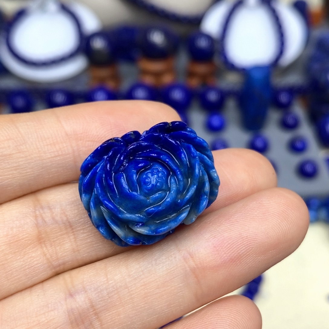 青金石未镶嵌颈饰