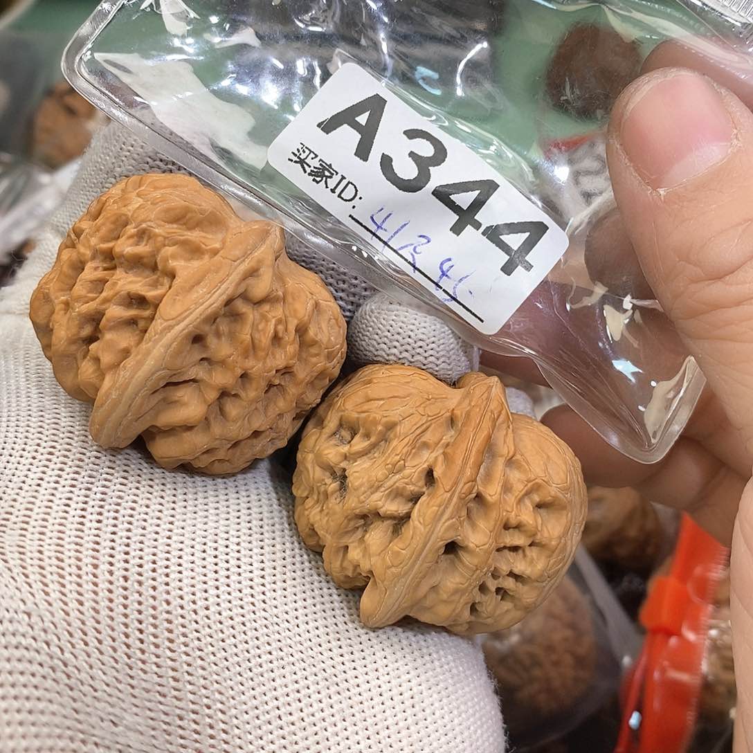 桃核把件元宝41尺。      