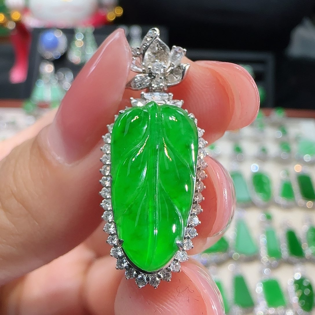 翡翠吊坠(不含链)18K金镶嵌