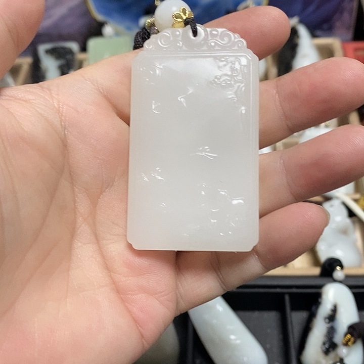 F***C和田玉未镶嵌颈饰