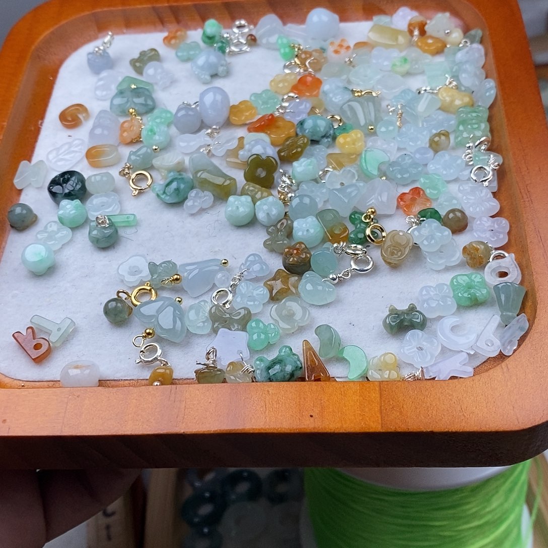 翡翠颈饰未镶嵌小提溜30一个