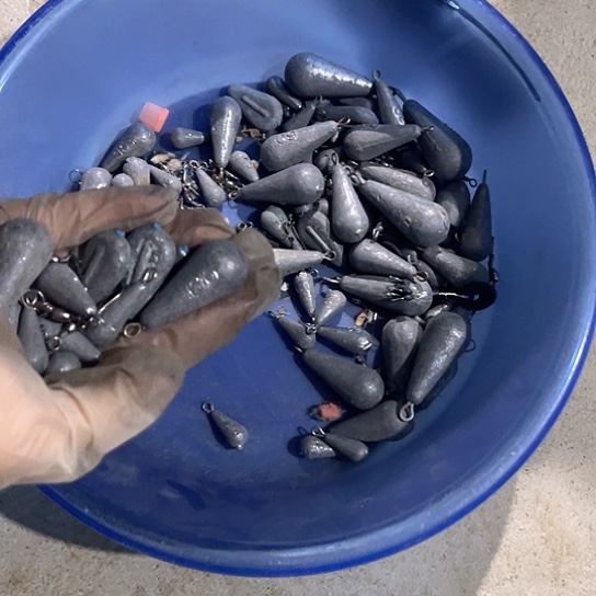 铅坠随机发十个。  