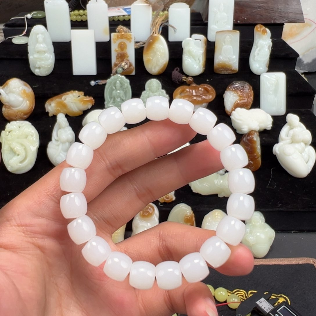 未镶嵌和田玉手链