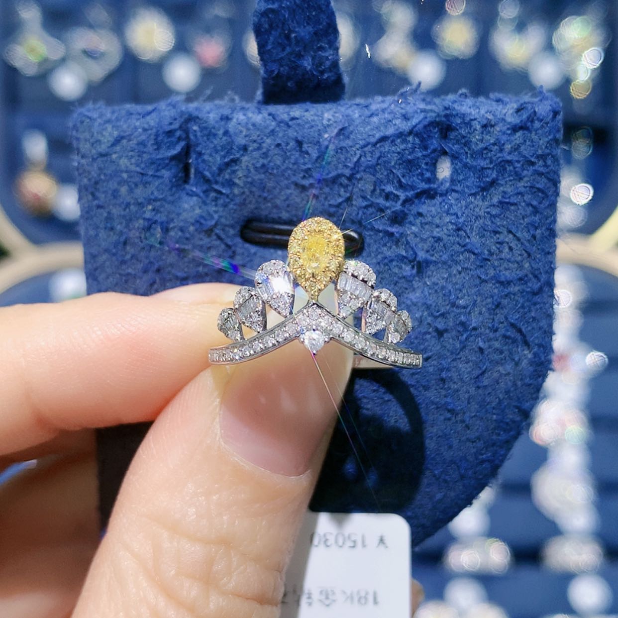 【闪购商品】18K金镶嵌戒托钻石黄钻皇冠戒指