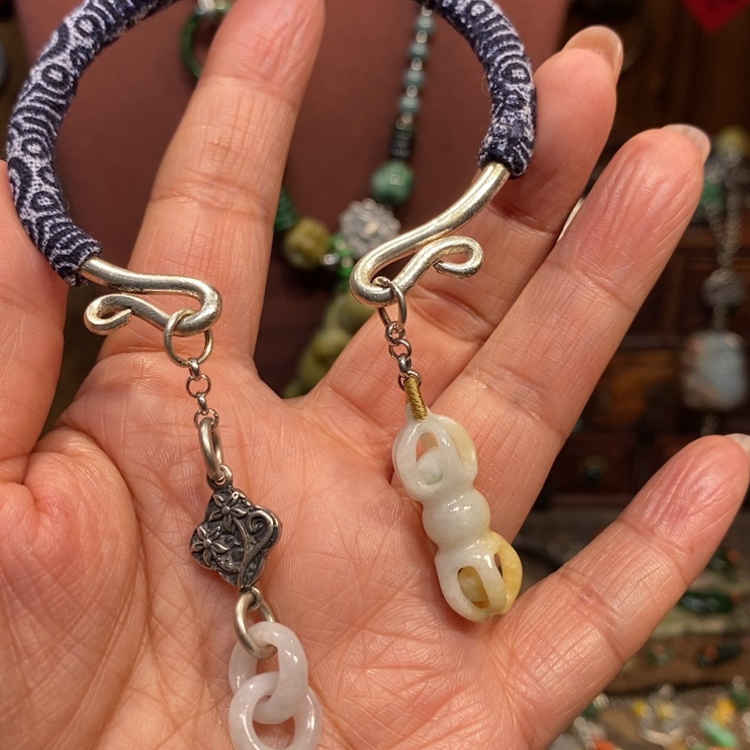 翡翠吊坠(赠链)未镶嵌