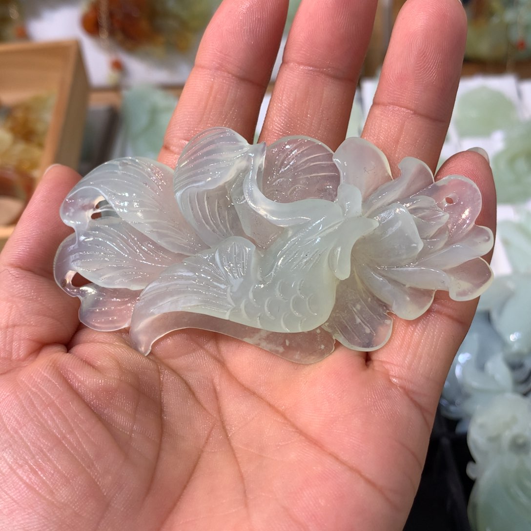 蛇纹石玉未镶嵌颈饰心*