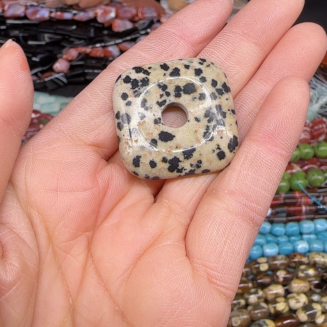 玛瑙/玉髓合金珠宝半成品斑点石扣子一个