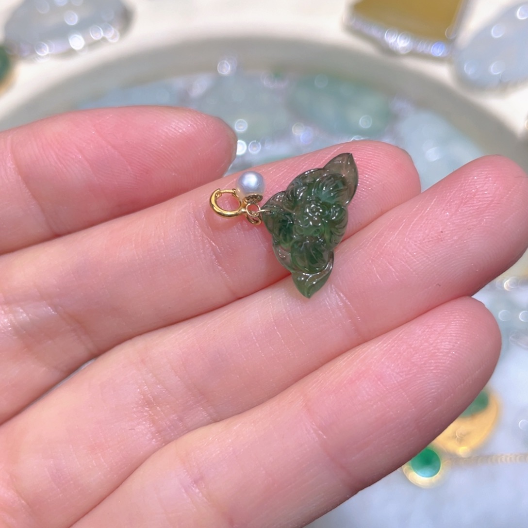 翡翠颈饰18K金镶嵌翡翠