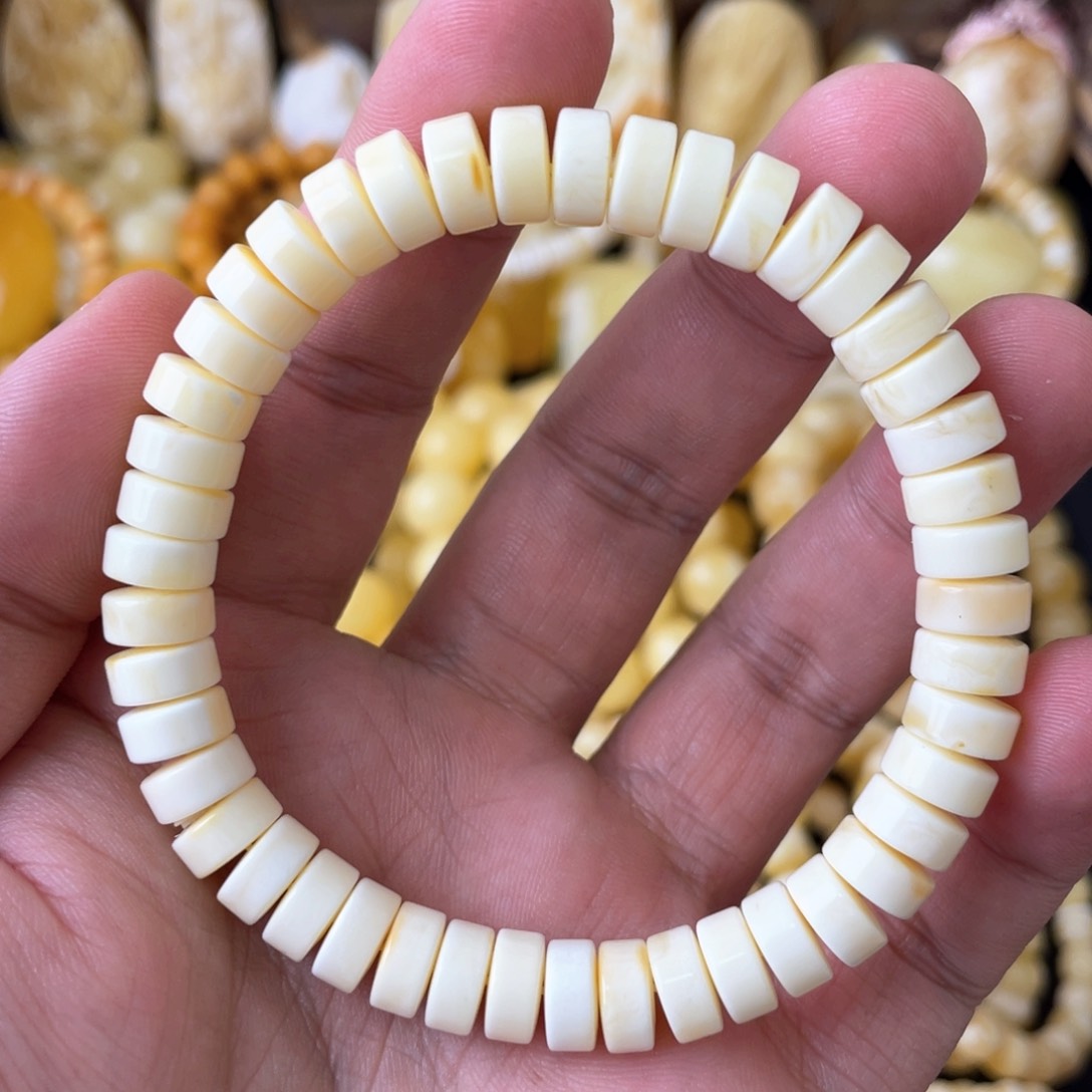 琥珀手串未镶嵌8+俄料白蜡药片手串