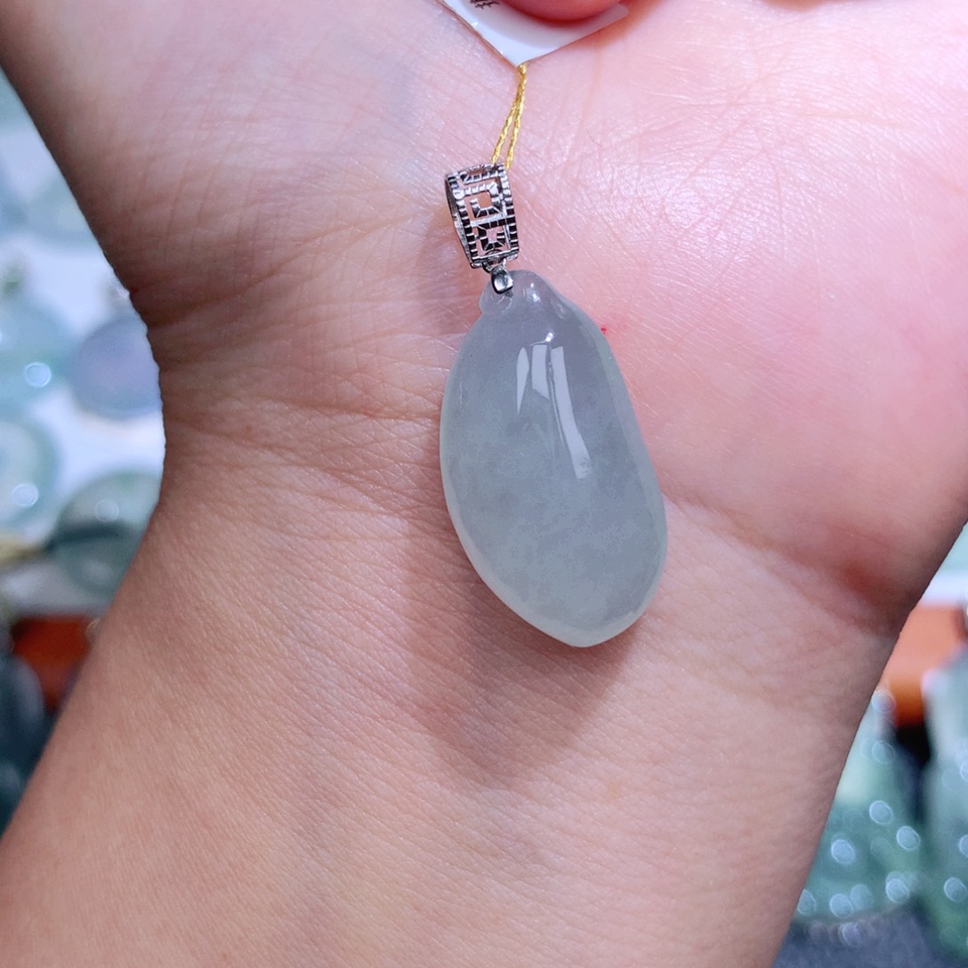 翡翠未镶嵌颈饰福瓜