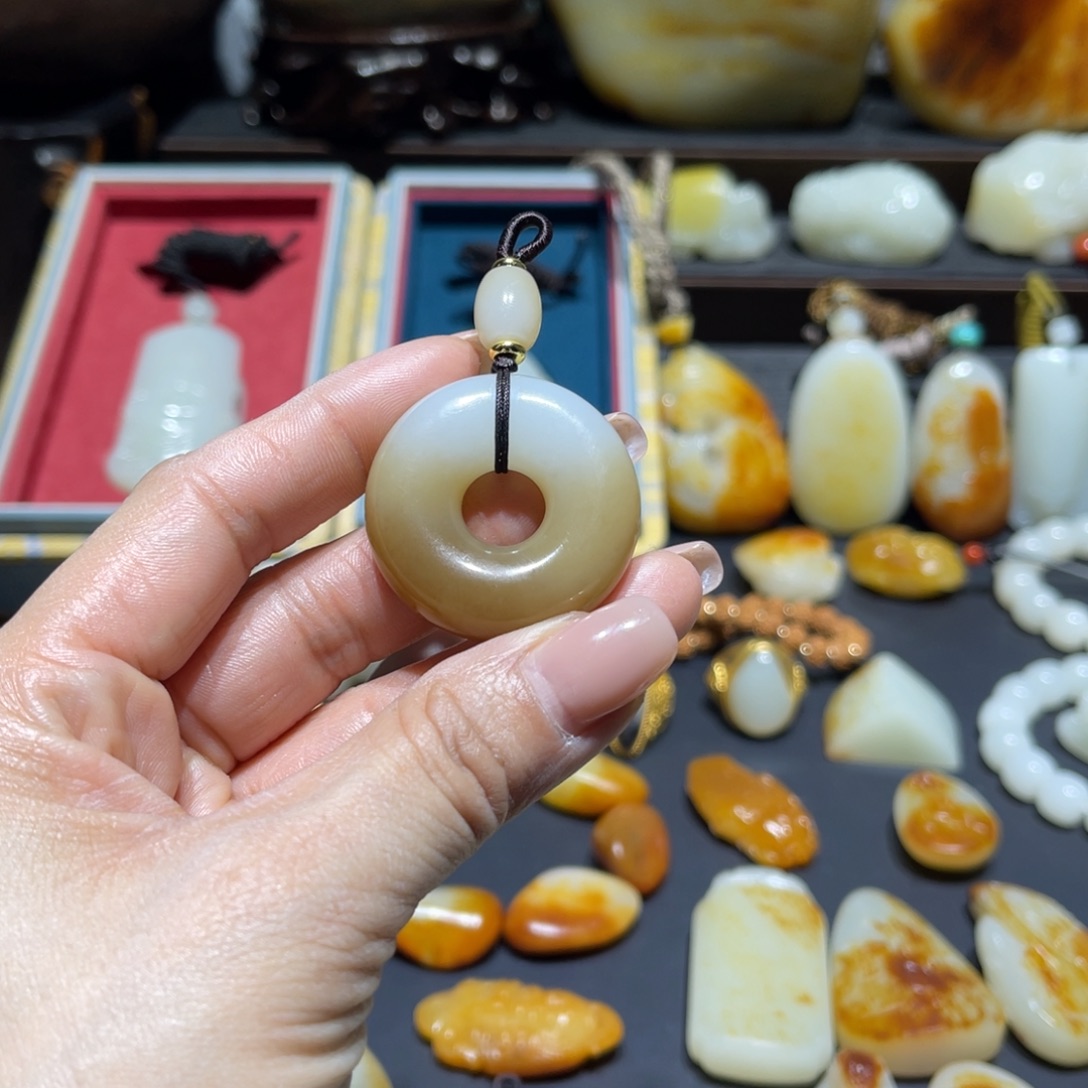 和田玉未镶嵌吊坠(不含链)