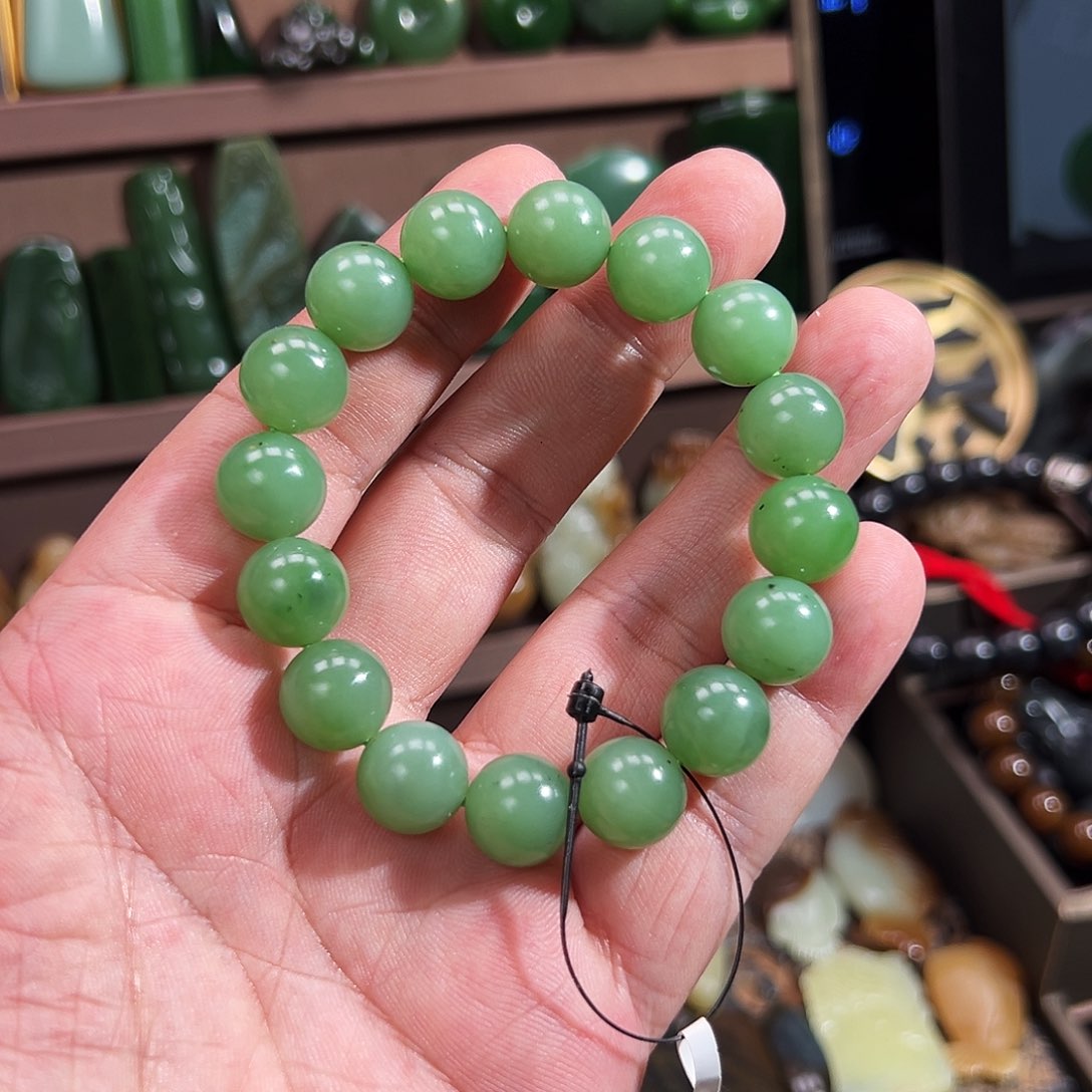 和田玉手串未镶嵌俄碧果绿