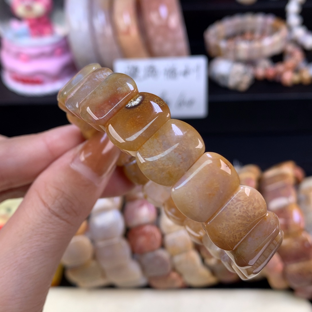 硅化珊瑚（珊瑚玉）未镶嵌颈饰晚场漏价手牌（43号）