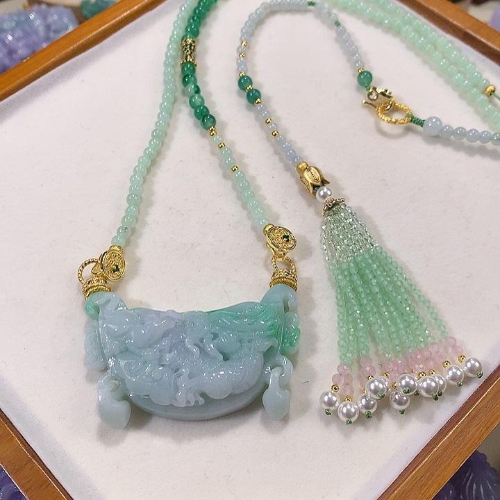 翡翠未镶嵌颈饰翡翠吊坠