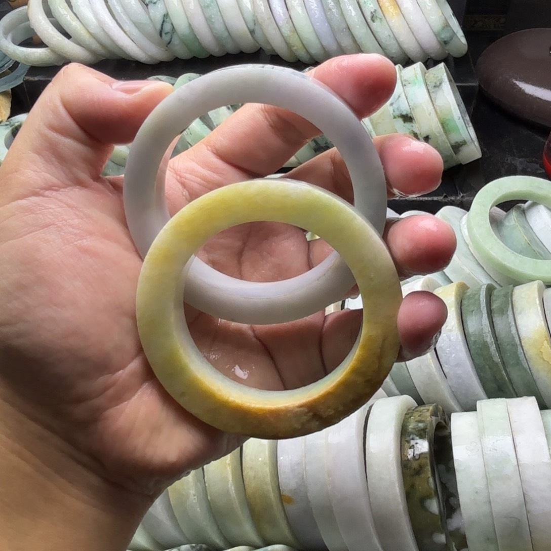 幼***美定制翡翠未镶嵌翡翠手镯定制