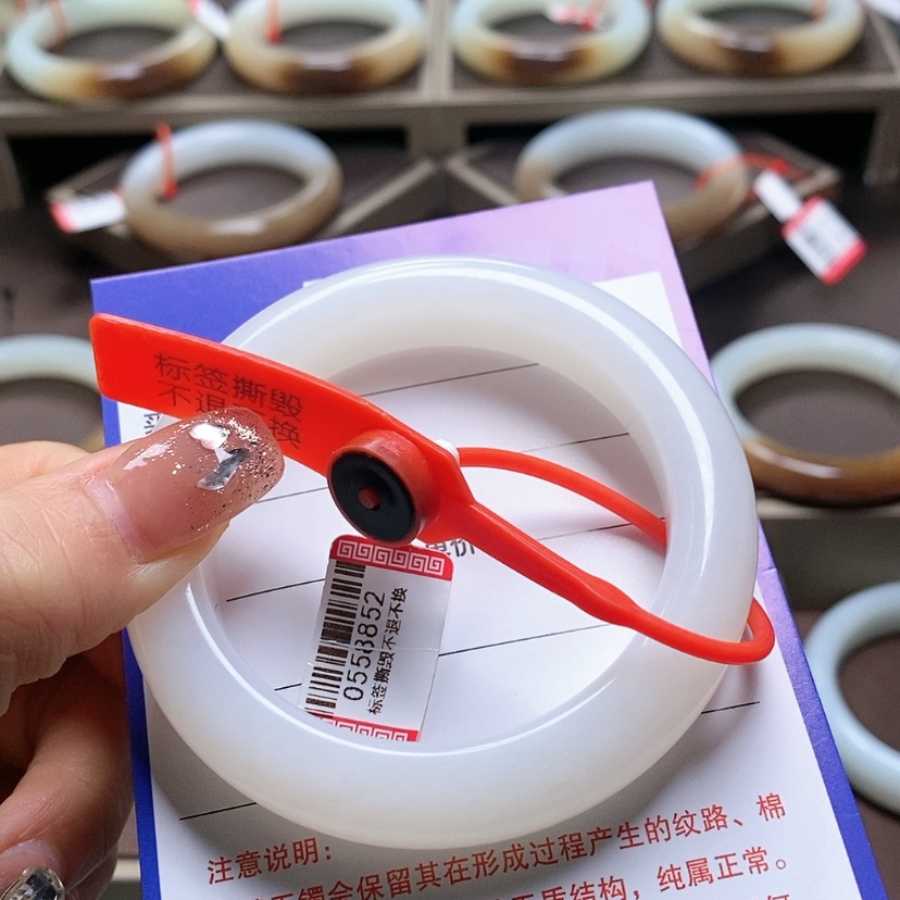 【闪购商品】和田玉手镯未镶嵌彭*一