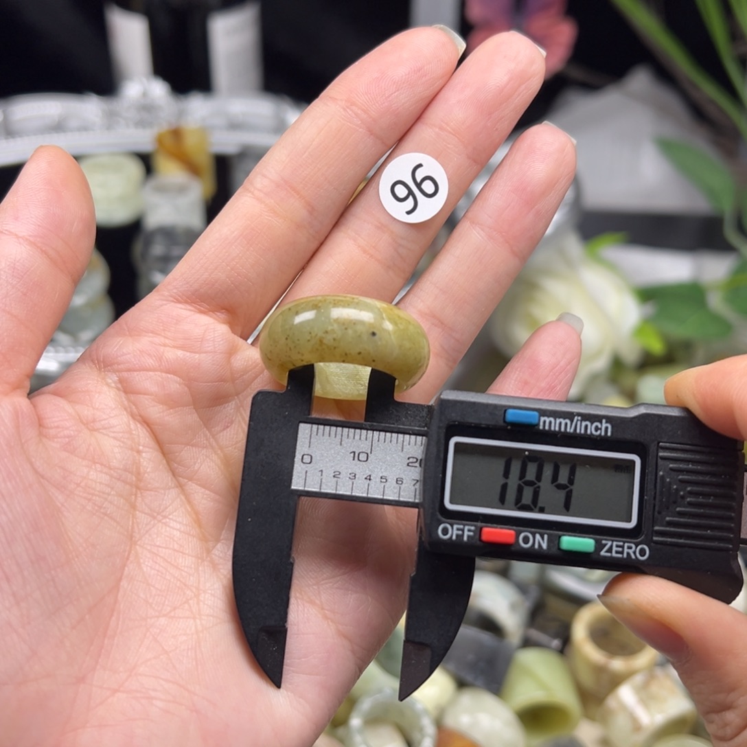 蛇纹石玉未镶嵌戒指