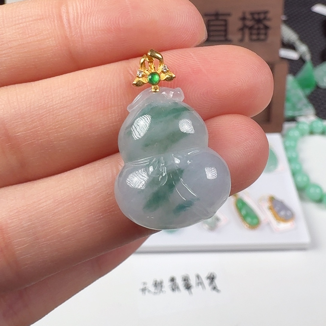 翡翠18K金镶嵌颈饰