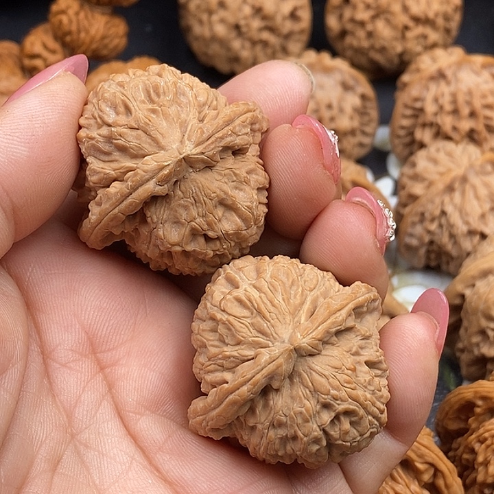 ****蓝文玩核桃把件全品无修40三角白