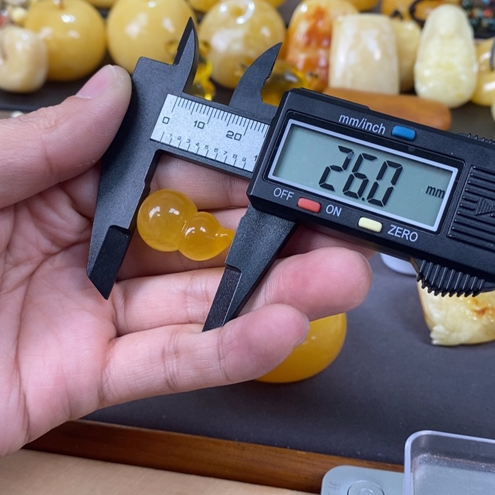 琥珀裸石未镶嵌葫芦