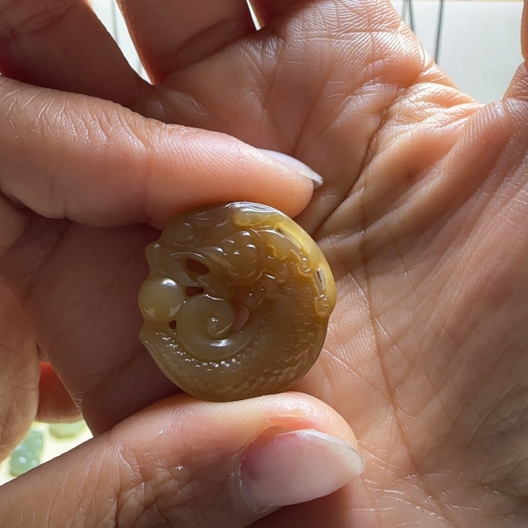 和田玉颈饰未镶嵌小**菇