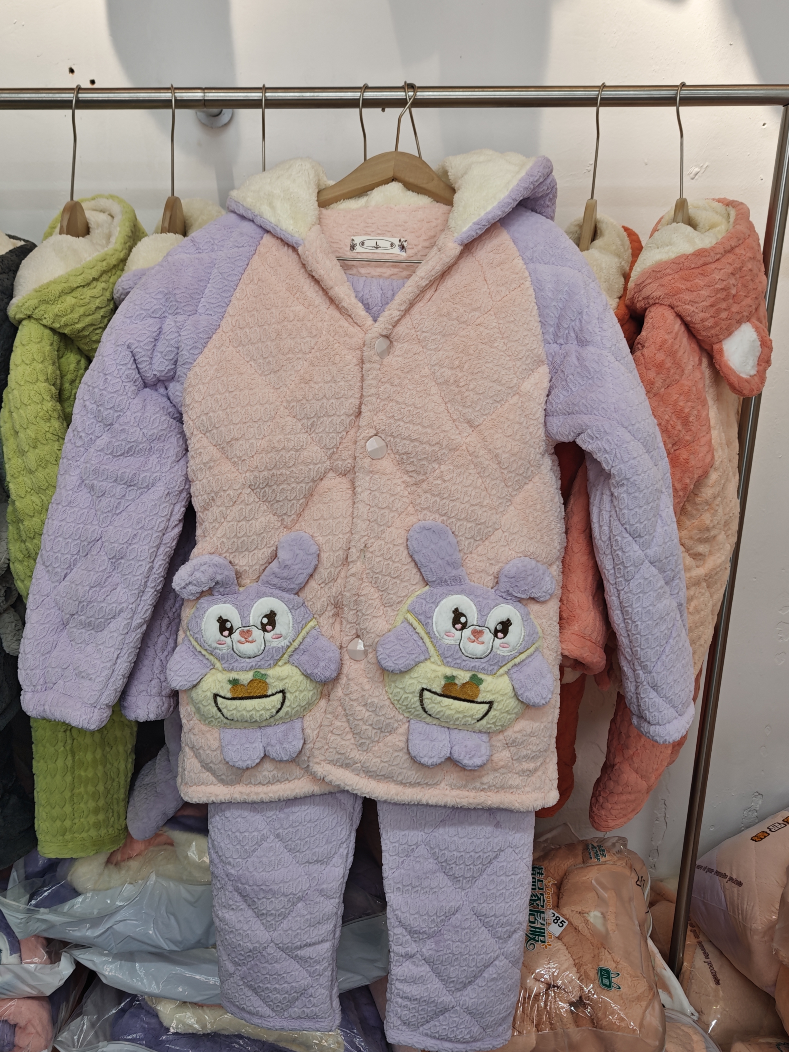 冬季女童睡衣三层夹棉牛奶绒加厚保暖连帽家居服套装紫色星黛露