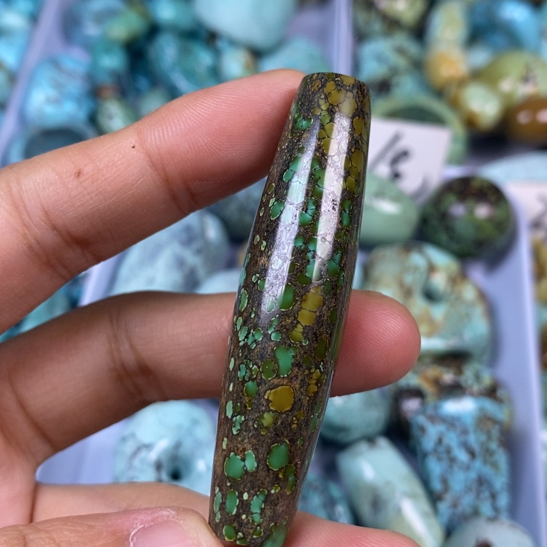 绿松石未镶嵌颈饰