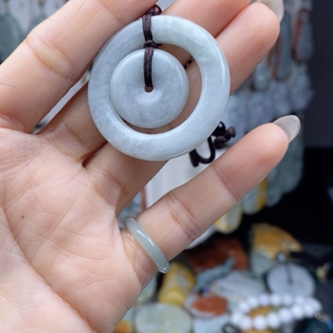 翡翠颈饰未镶嵌翡翠