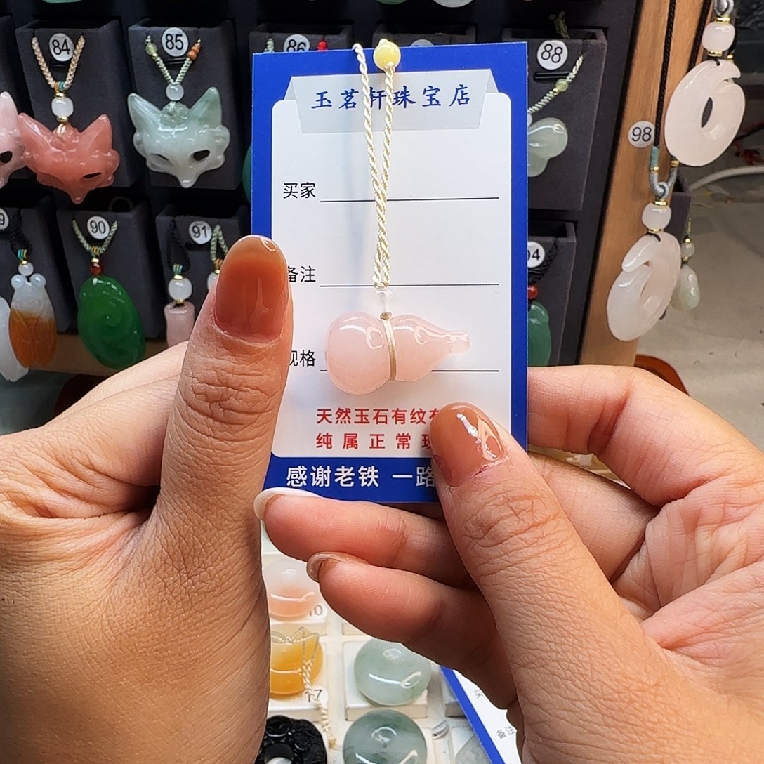 石英质玉未镶嵌颈饰