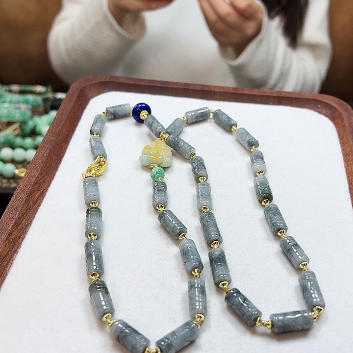 翡翠颈饰未镶嵌项链