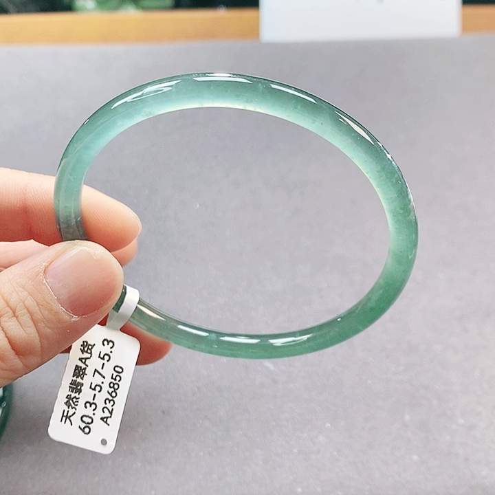 【闪购商品】翡翠手镯（圆镯）未镶嵌