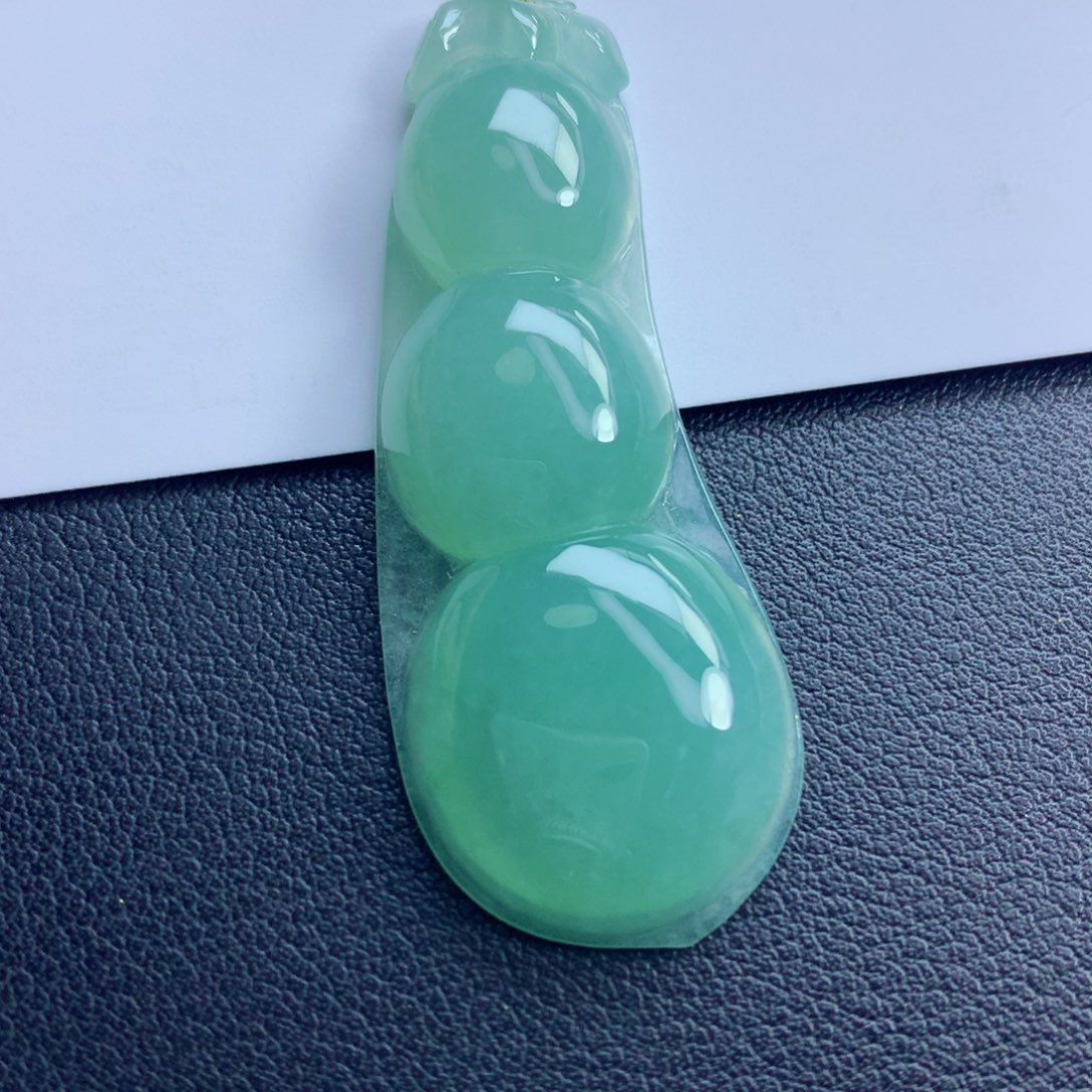 翡翠颈饰未镶嵌福豆