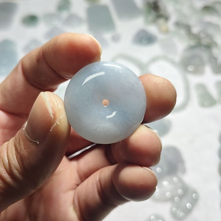 翡翠颈饰未镶嵌平安扣