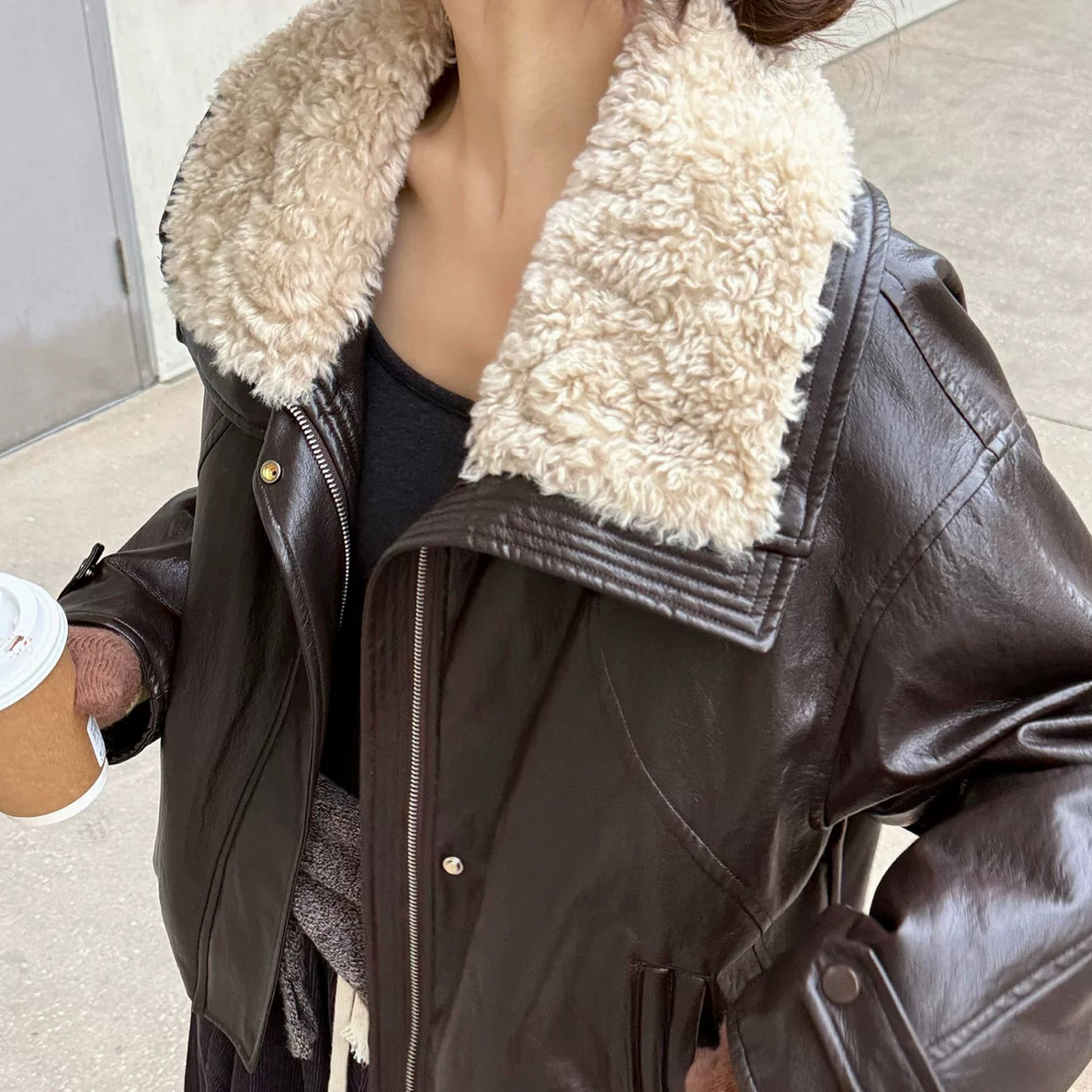翻领拼接皮衣女短款2025秋冬新款复古洋气减龄显瘦时尚外套