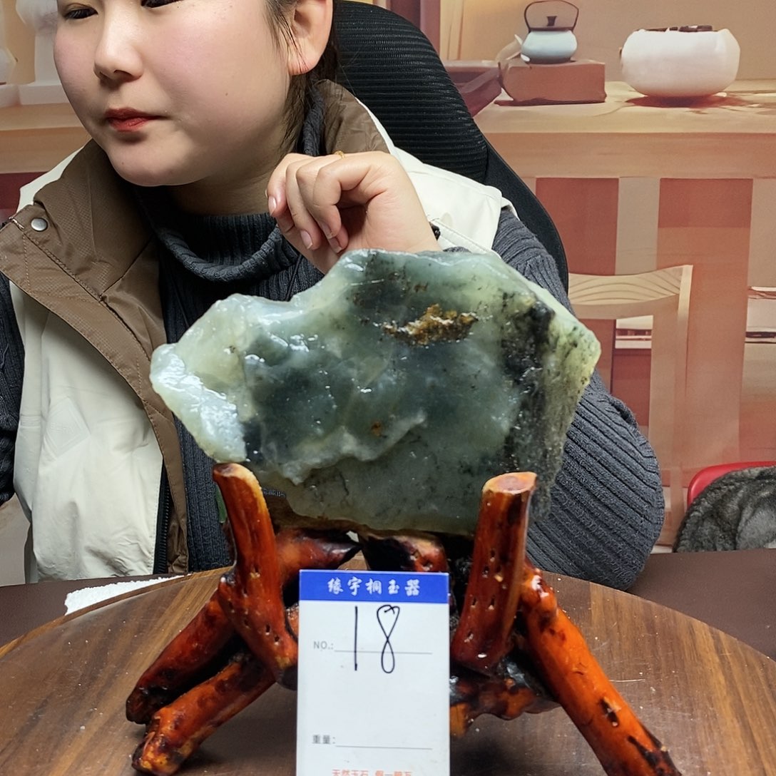 蛇纹石玉原石未镶嵌