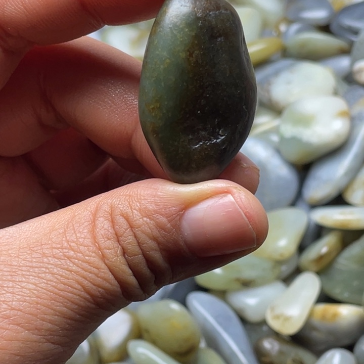 和田玉未镶嵌珠宝半成品