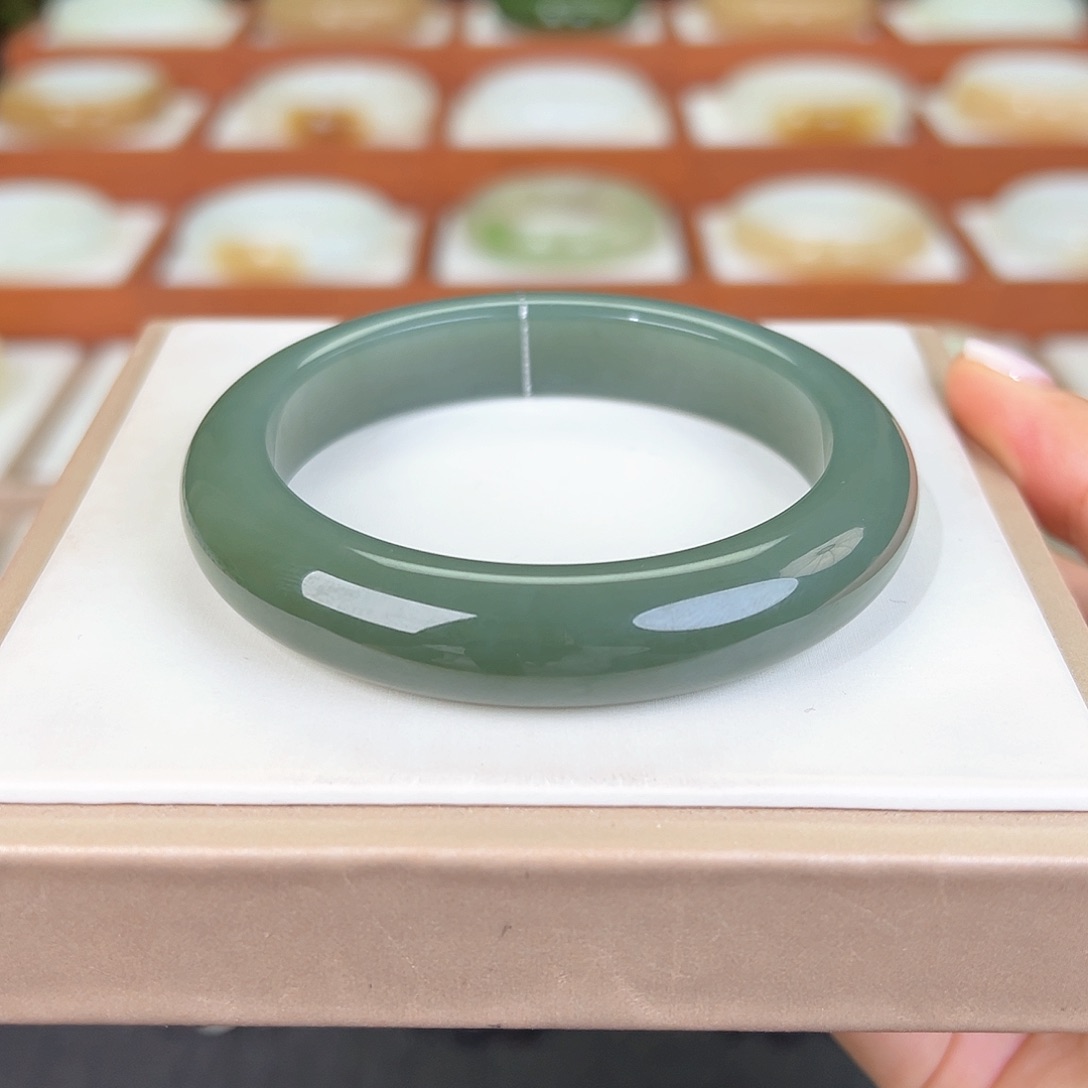 和田玉手镯未镶嵌喜**羊和田玉且末蓝手镯