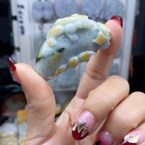 翡翠颈饰未镶嵌翡翠