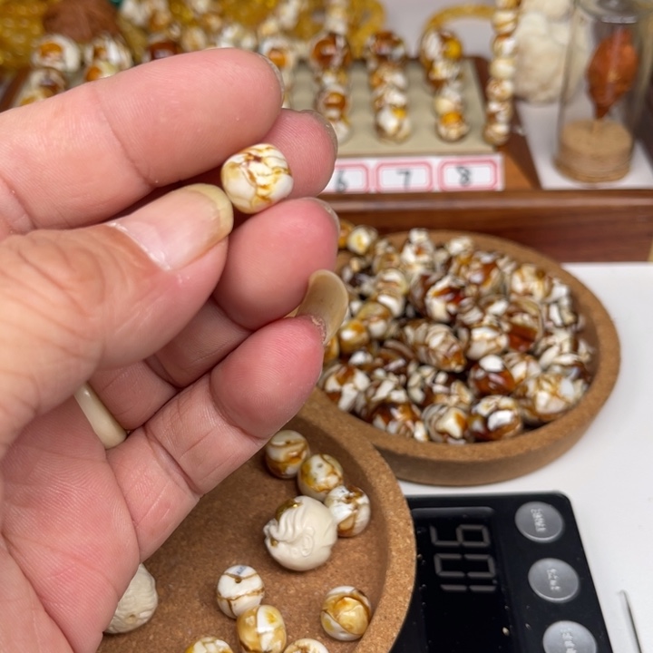 琥珀裸石未镶嵌L*308号