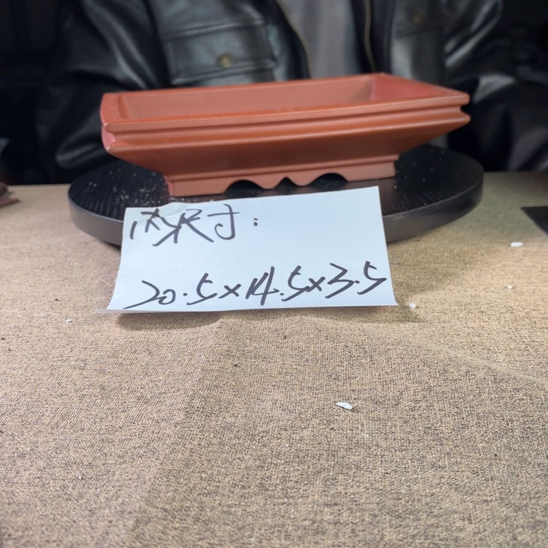 A宜兴紫砂小花盆