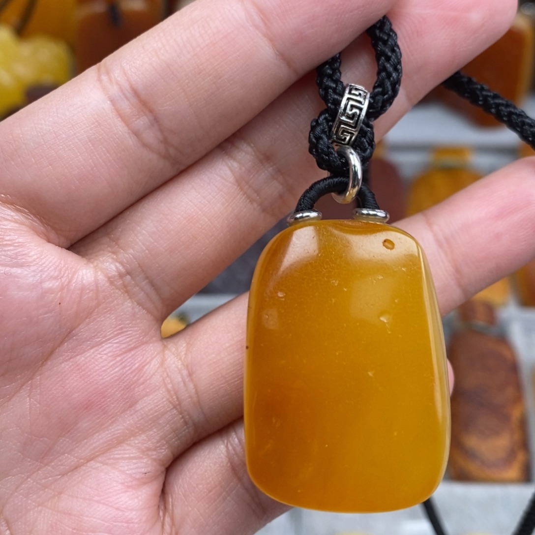 琥珀吊坠(赠链)未镶嵌