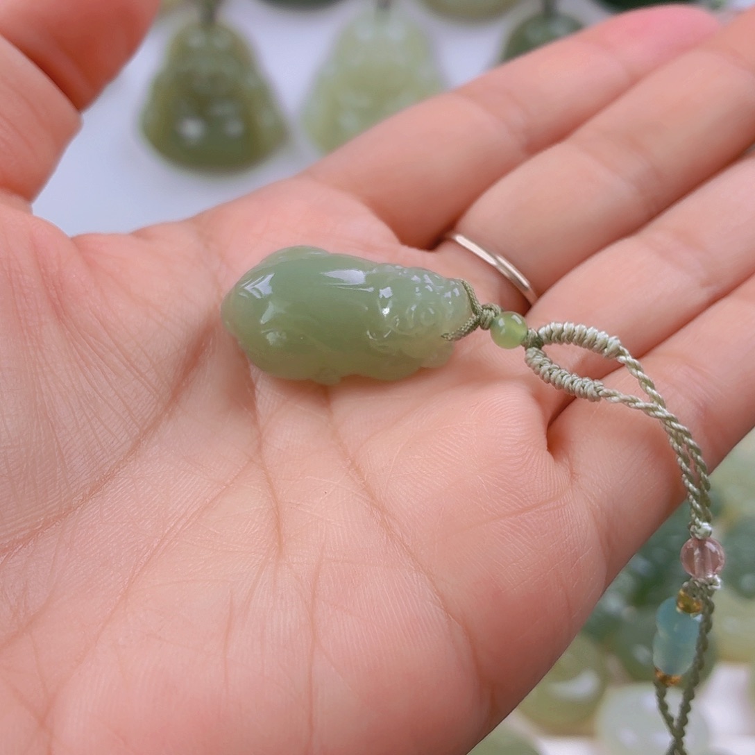 青***雨和田玉未镶嵌颈饰